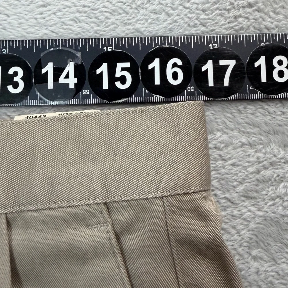 NEW Dockers Pants Mens 33x32 Tan Classic Fit Pleated No Wrinkle Twill Khakis